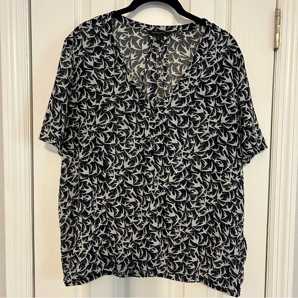 Banana Republic Navy and White Bird Print Women's Top